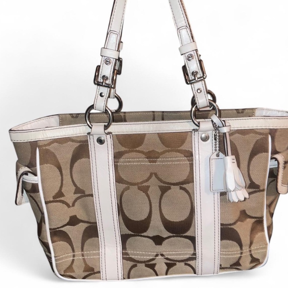 Coach— gallery canvas signature coach bag